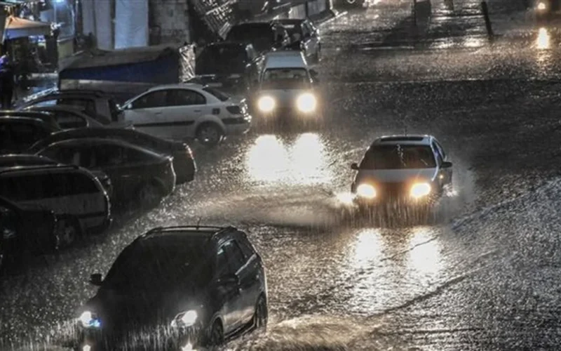 عاصفة ترابية تضرب مصر مع أمطار رعدية واضطراب في حركة الملاحة الجوية